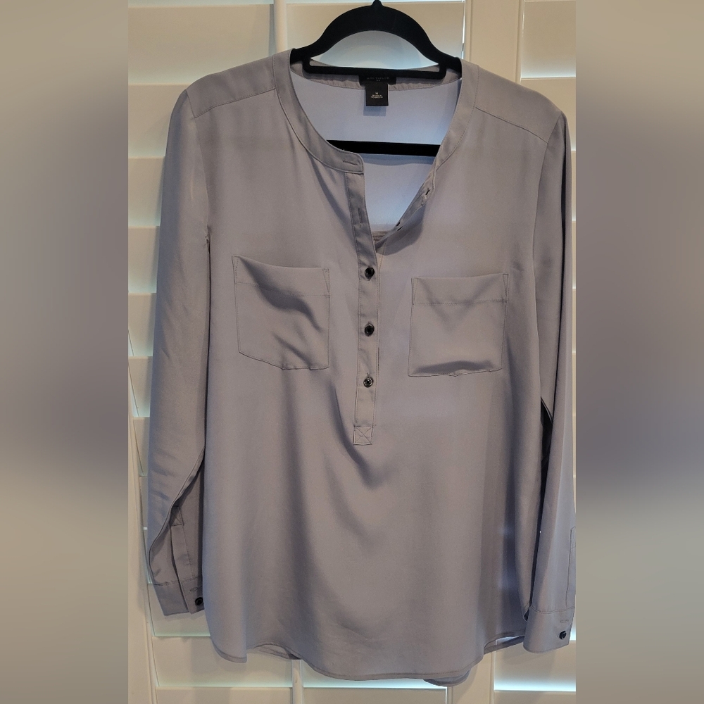 Ann Taylor Women's Light Gray Casual Button-Down Shirt